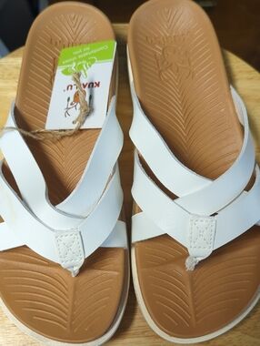 White Women's Crisscross Thong Sandals